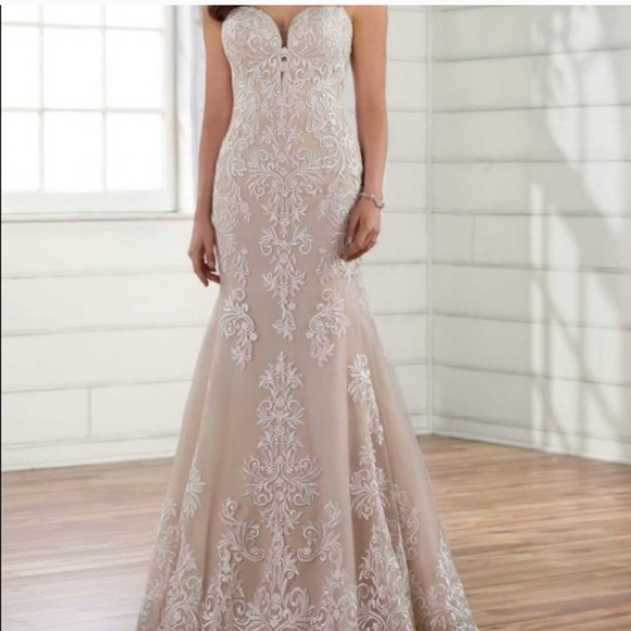 Wedding Dress: Essense of Australia - Picture 2 of 14